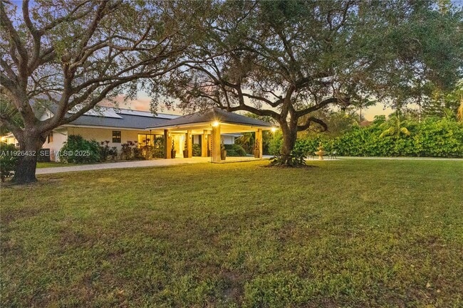 9040 SW 110th Ave in Miami, FL - Building Photo - Building Photo