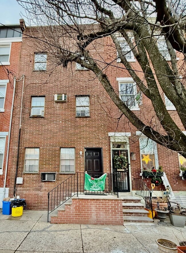 2528 Christian St in Philadelphia, PA - Building Photo - Building Photo