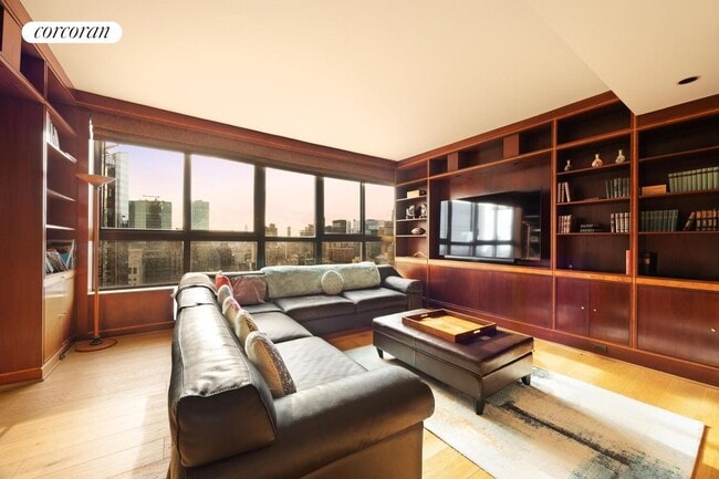 100 United Nations Plaza in New York, NY - Building Photo - Building Photo