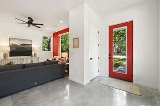 1800 Singleton Ave in Austin, TX - Building Photo - Building Photo