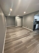 9921 Bunker Hill Dr, Unit H in St. Louis, MO - Building Photo