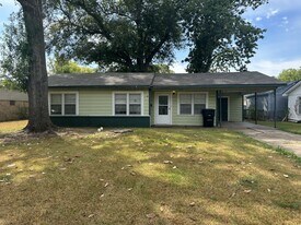 1105 Christy St in Bossier City, LA - Building Photo