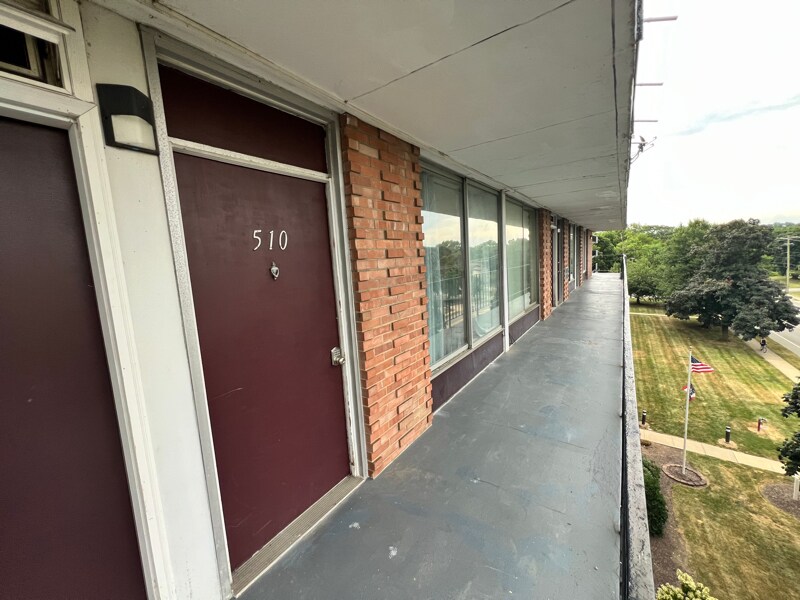2331 E Market St in Akron, OH - Building Photo