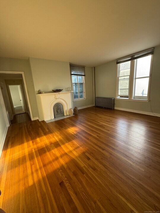 218 Flax Hill Rd in Norwalk, CT - Building Photo