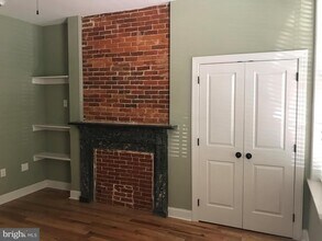 235 Pine St in Philadelphia, PA - Building Photo - Building Photo