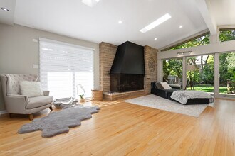 244 N Jackson Rd in Clarendon Hills, IL - Building Photo - Building Photo