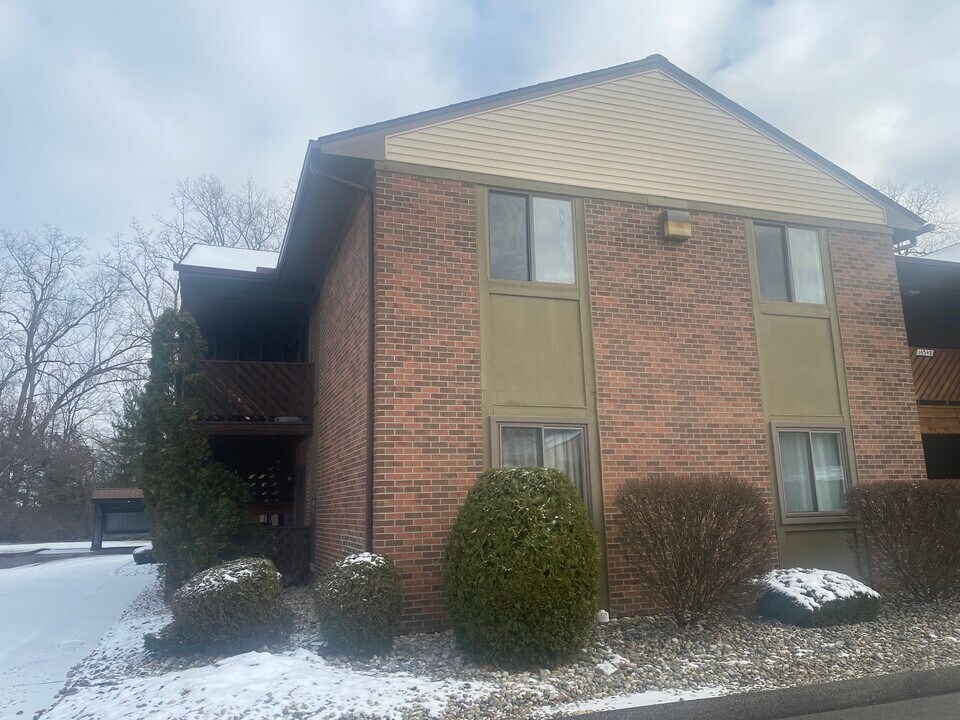 16546 Clarkson Dr, Unit Fraser Condo in Fraser, MI - Building Photo