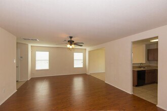 1759 Howth Ave in Houston, TX - Building Photo - Building Photo