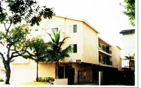 9414 Hindry Pl in Los Angeles, CA - Building Photo