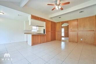 712 Meadowglen Dr in Baytown, TX - Building Photo - Building Photo