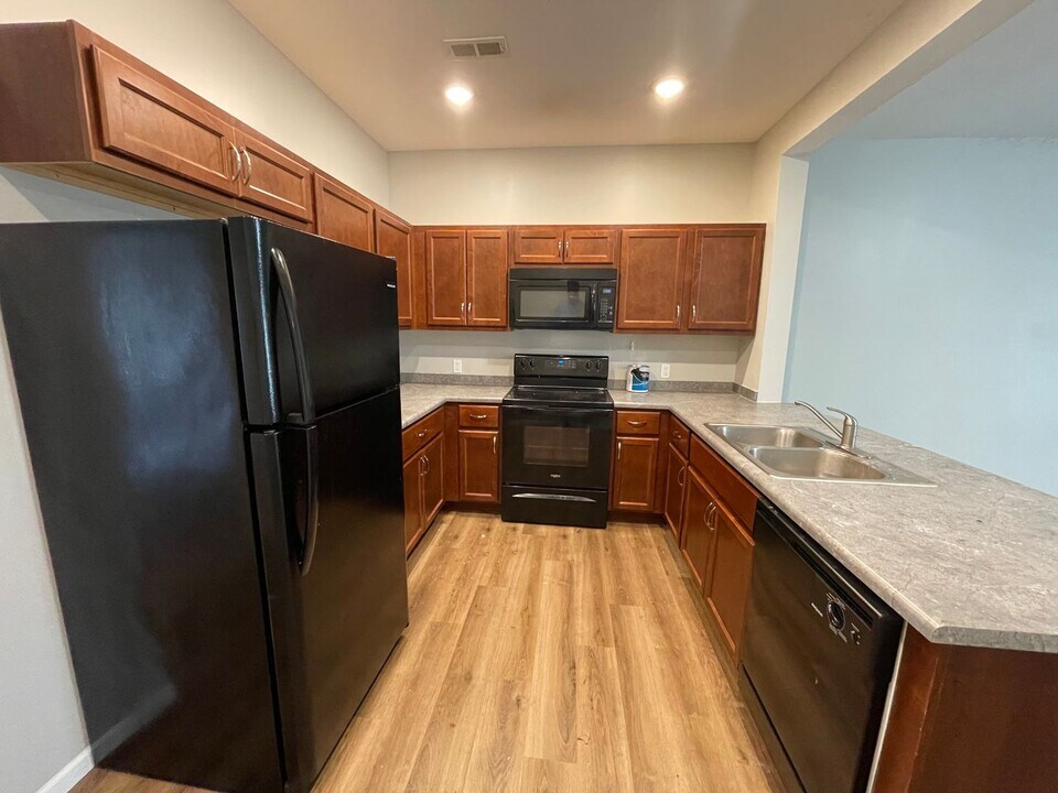 202 Tyler St, Unit Unit A in Fulton, MO - Building Photo