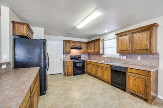 3915 Impatiens View in San Antonio, TX - Building Photo - Building Photo