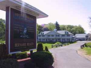 Lincoln Lodge Apartments in Granby, MA - Building Photo