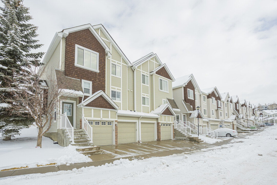 182 Hidden Creek Gdns NW in Calgary, AB - Building Photo