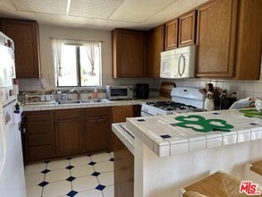 1041 2nd St in Santa Monica, CA - Building Photo - Building Photo