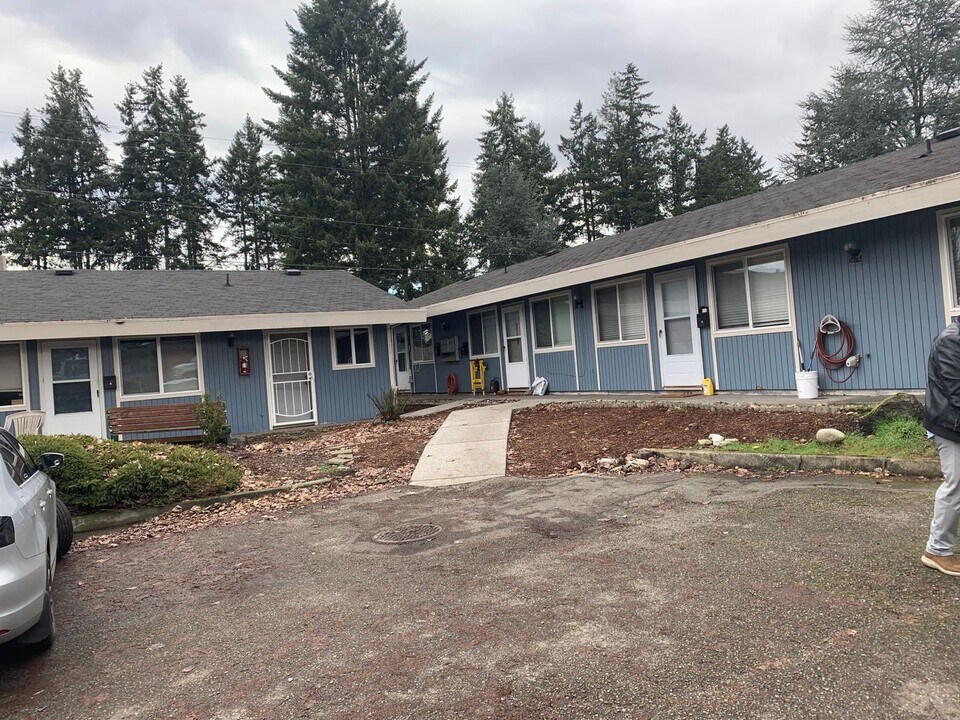 10224 123rd St Ct E in Puyallup, WA - Building Photo