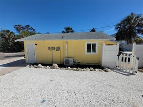 12217 Sunshine Ln in Treasure Island, FL - Building Photo - Building Photo