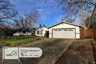 256 Newport Dr in Redding, CA - Building Photo - Building Photo