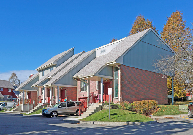 Willow Park in Oshawa, ON - Building Photo - Primary Photo