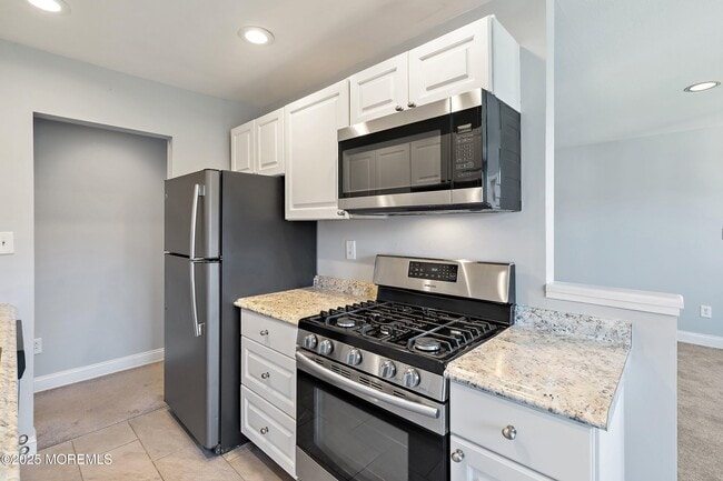 40 Manchester Ct in Freehold, NJ - Building Photo - Building Photo