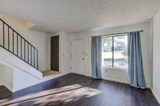 7876 Bodega Ave, Unit B in Sebastopol, CA - Building Photo - Building Photo