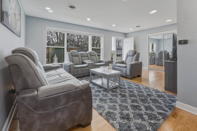 8901 Moody Ave in Morton Grove, IL - Building Photo - Building Photo