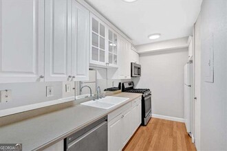 395 Pharr Rd NE in Atlanta, GA - Building Photo - Building Photo
