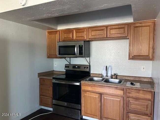 property at 1501 E Roosevelt St