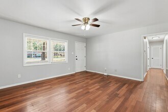 817 Walthour Rd in Savannah, GA - Building Photo - Building Photo