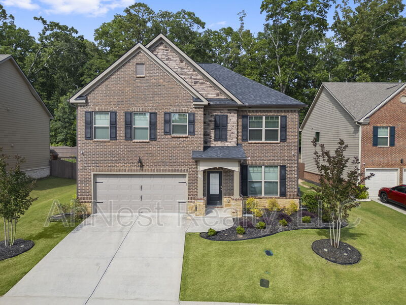 3012 Hawthorn Farm Blvd in Loganville, GA - Building Photo