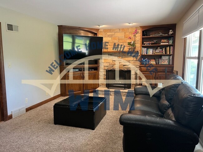 6570 Radburn Ln in Greendale, WI - Building Photo - Building Photo