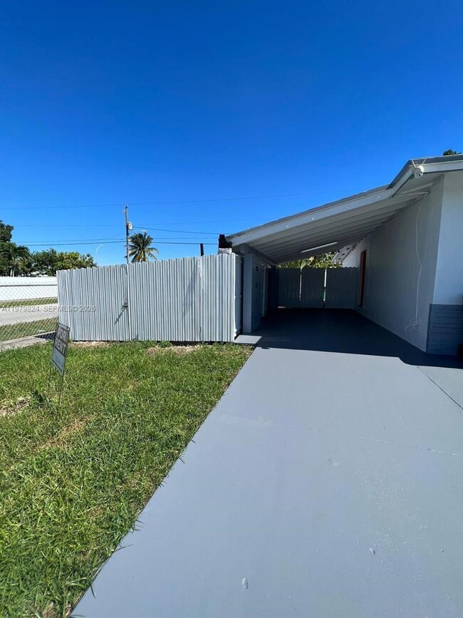 17201 SW 117th Ct in Miami, FL - Building Photo - Building Photo