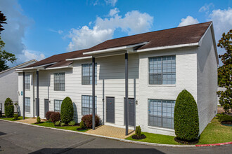 Jefferson Shadows in Baton Rouge, LA - Building Photo - Building Photo