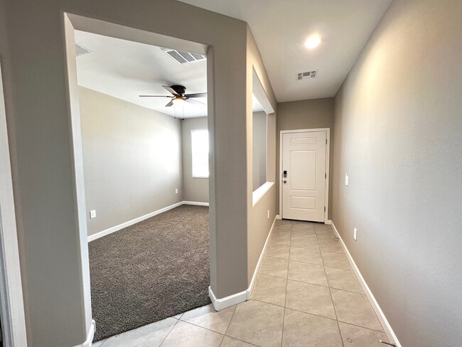 1377 W Highland Rd in Queen Creek, AZ - Foto de edificio - Building Photo
