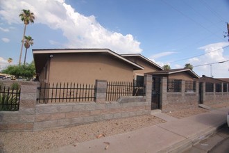 4001 E Moreland St in Phoenix, AZ - Building Photo - Building Photo