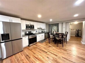 548 Chapel St in New Haven, CT - Building Photo - Building Photo