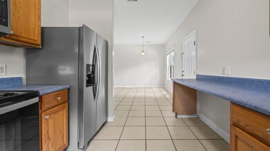 601 S Cedar St in Foley, AL - Foto de edificio - Building Photo