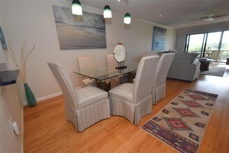 1520 Pelican Point Dr in Sarasota, FL - Foto de edificio - Building Photo