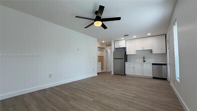 7995 SW 140th Terrace in Palmetto Bay, FL - Building Photo - Building Photo