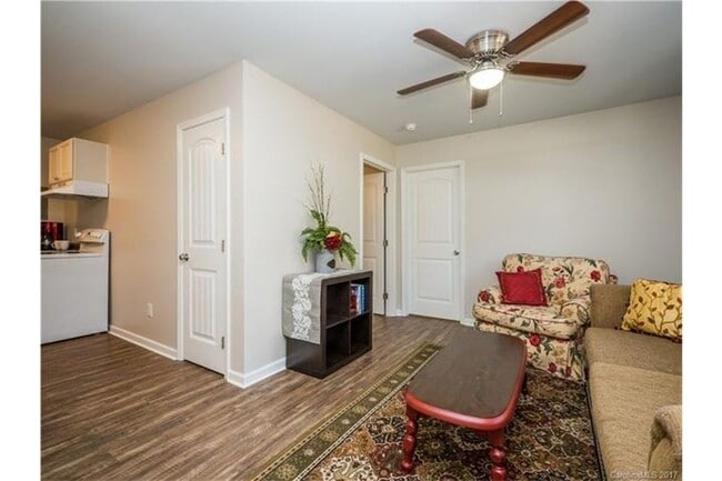 305 S Spargo St in Dallas, NC - Building Photo - Building Photo