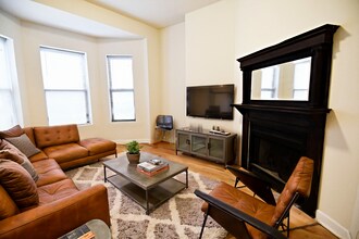 732 W. Grace / 3803-3809 N. Broadway in Chicago, IL - Building Photo - Interior Photo