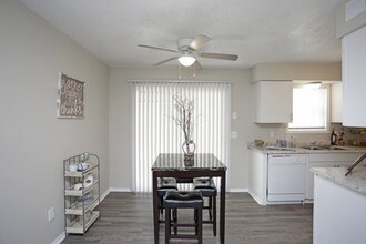 Pine Creek Apartments in Wichita, KS - Building Photo - Interior Photo