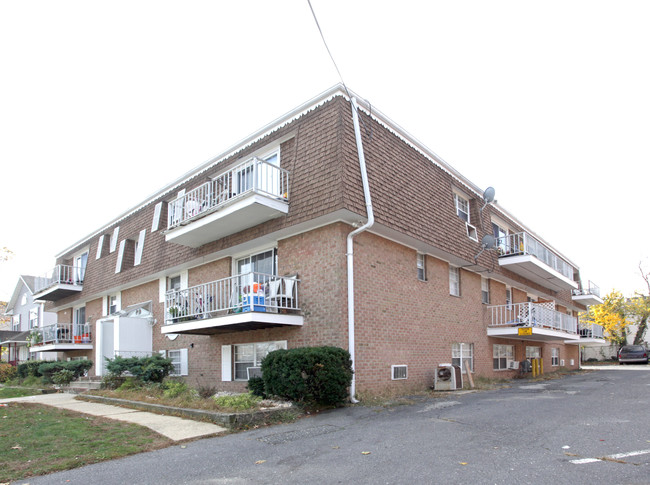 Lakeside Terrace in Asbury Park, NJ - Building Photo - Building Photo