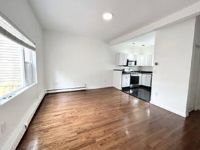 269 Bolton St, Unit #2B in Boston, MA - Foto de edificio - Building Photo