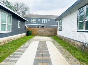 2400 Burkett St. in Houston, TX - Building Photo - Building Photo