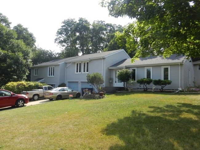 property at 2923-2925 Cortland Dr
