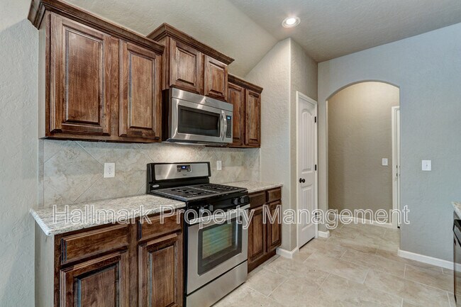 1549 SW 96th St in Oklahoma City, OK - Foto de edificio - Building Photo