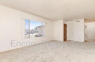 10420 Greenford Dr in San Diego, CA - Building Photo - Building Photo