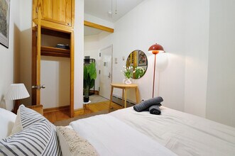 301 E 63rd St in New York, NY - Building Photo - Building Photo