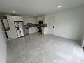 14625 SW 262nd St in Naranja, FL - Foto de edificio - Building Photo